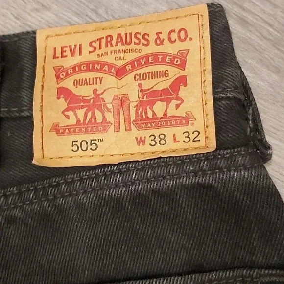 Levis - Picture 2 of 3